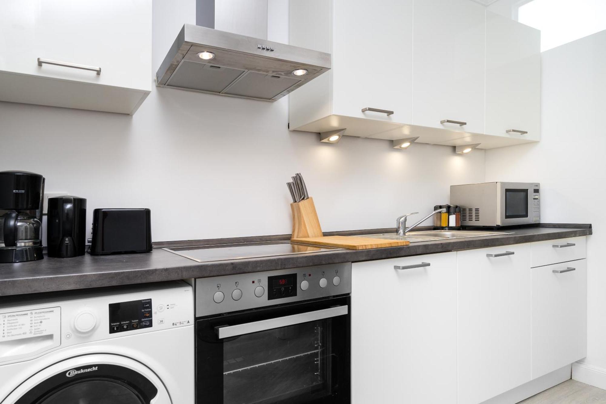The Lachmann Group Apartment, 2Br, One Living Room, 2 Bathrooms, Family Friendly, 4 - 7 Guests — Photos 3